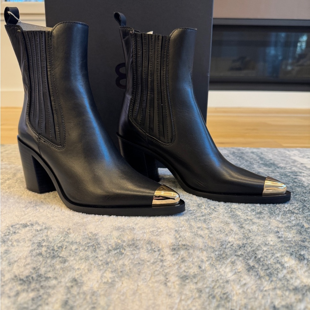 Elegant Black Heeled Boots with Gold Tips